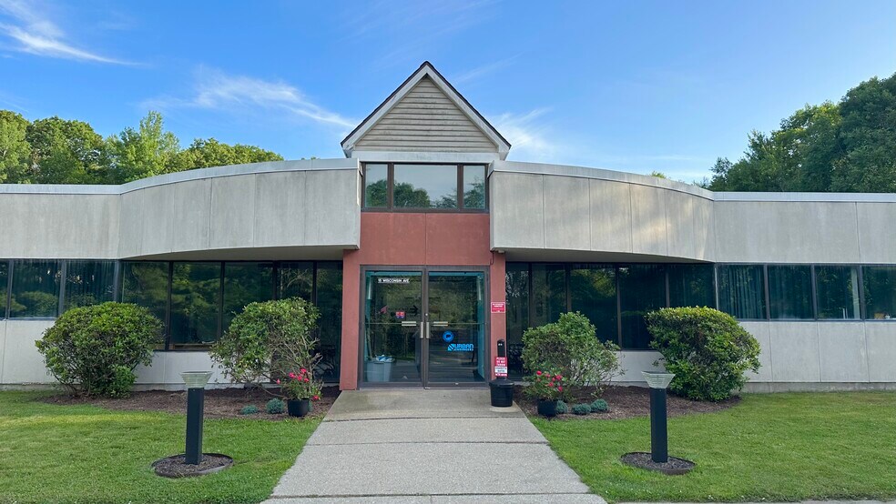 More Photos Of 15 Wisconsin Ave, Norwich Warehouse For Lease