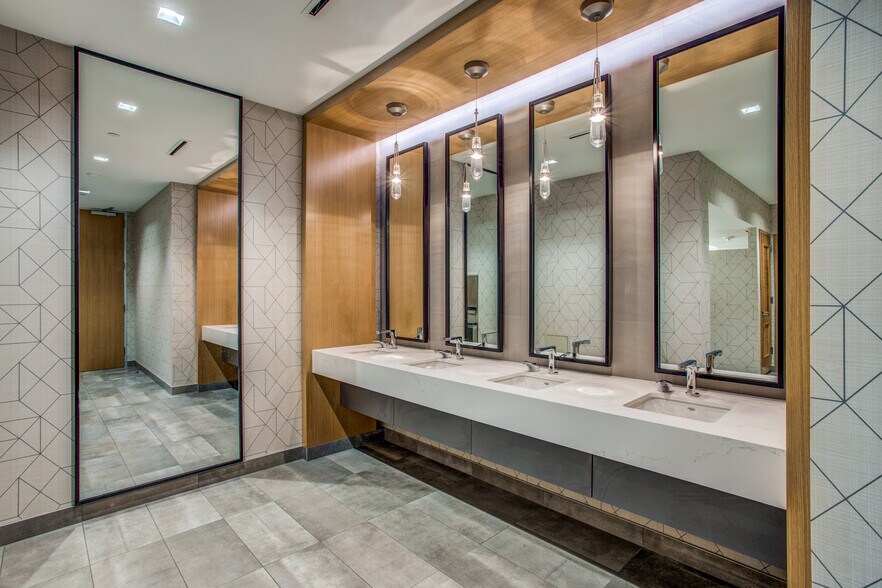 More Photos Of 5400 Lyndon B Johnson Fwy, Dallas Unknown For Lease