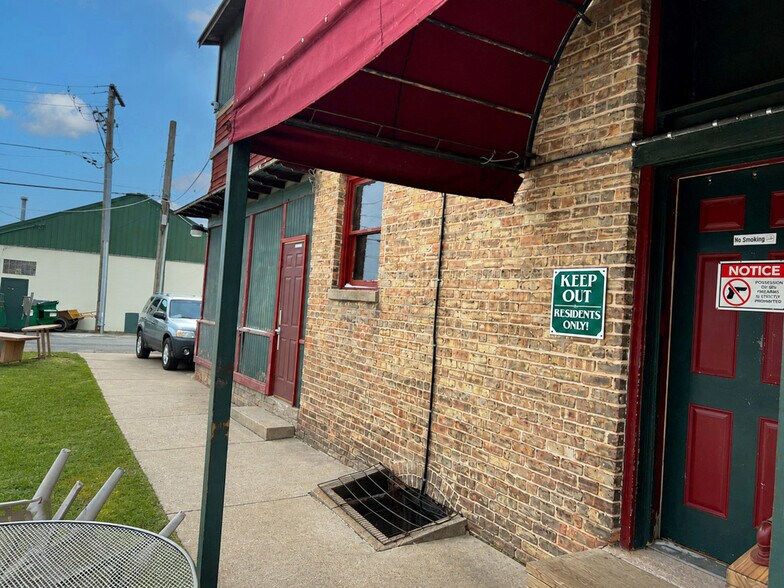 More Photos Of 3937-3939 Main St, McHenry Apartments For Sale