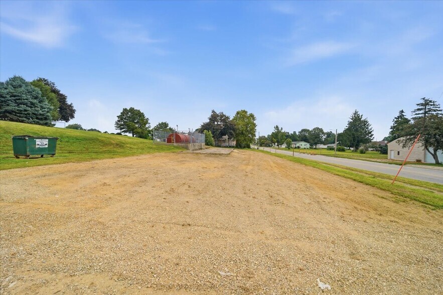 More Photos Of 407 Main St, Union Freestanding For Sale