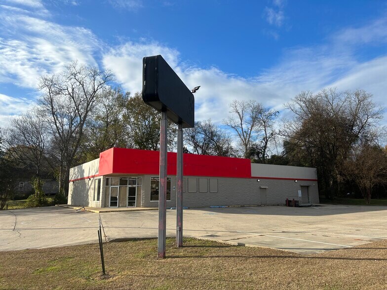 More Photos Of 1601 5th Ave, Meridian Freestanding For Lease