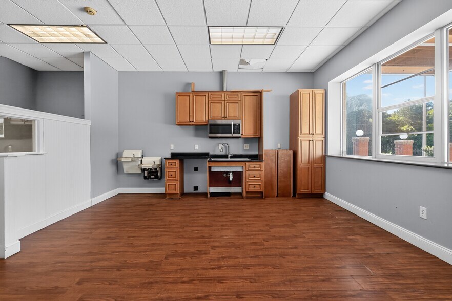 More Photos Of 1512 Garner Rd, Raleigh Warehouse For Lease
