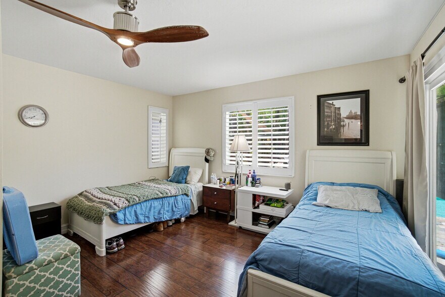 More Photos Of 4120 3rd Ave NW, Naples Apartments For Sale