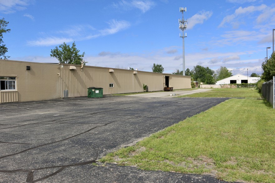 More Photos Of 3320 Bay Rd, Saginaw Warehouse For Lease