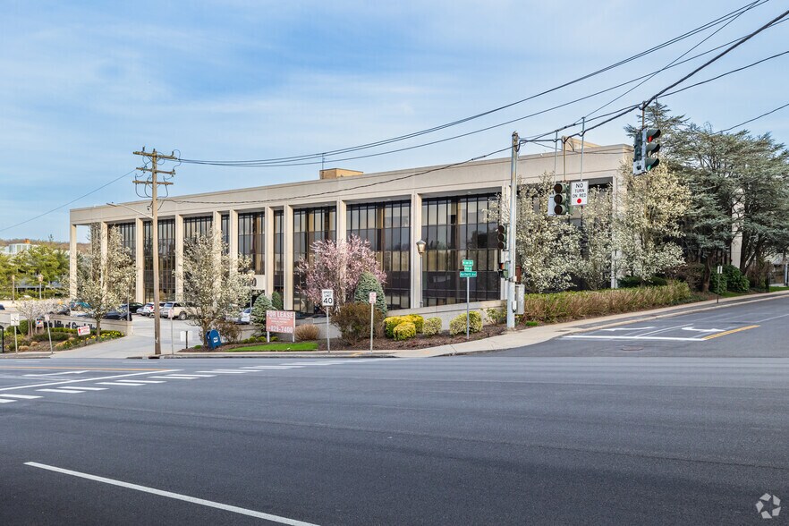 More Photos Of 1000 Northern Blvd, Great Neck Medical For Lease