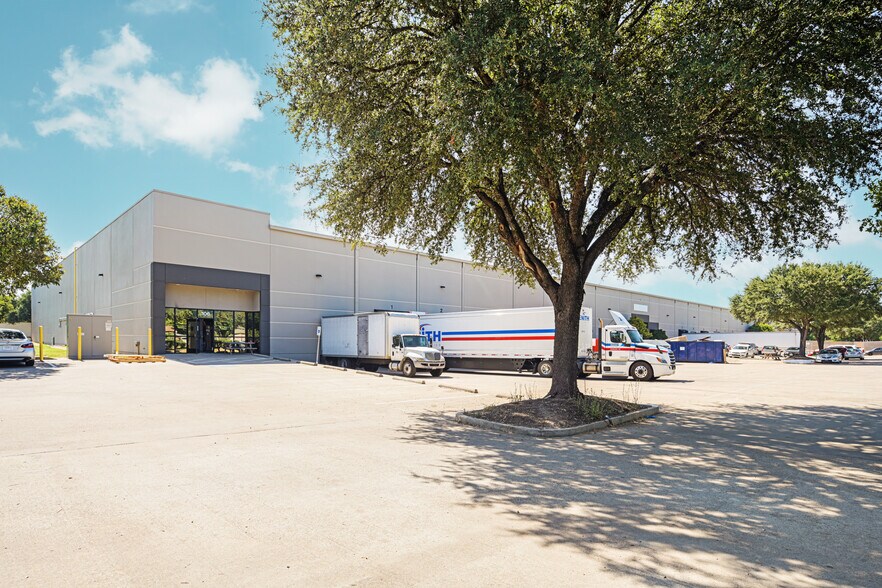 More Photos Of 845 Interchange Blvd, Austin Distribution For Lease