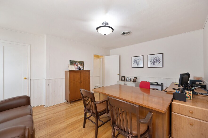 More Photos Of 1407-1409 Lincoln Way, Auburn Office For Sale