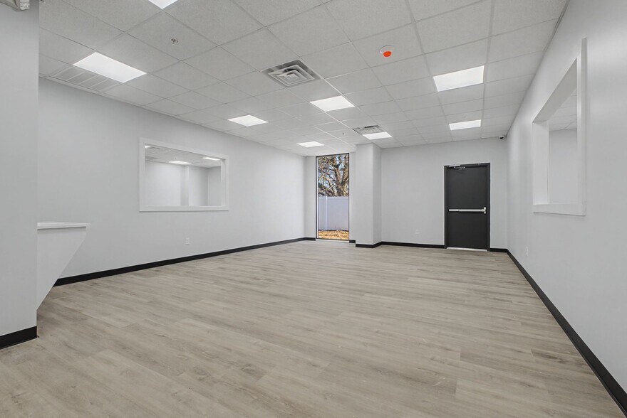 More Photos Of 207 Iris Dr, Hendersonville Daycare Center For Sale