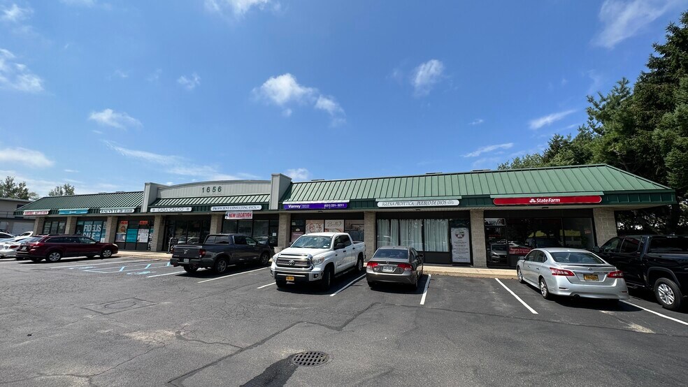 More Photos Of 1656 Fifth Ave, Bay Shore Unknown For Lease