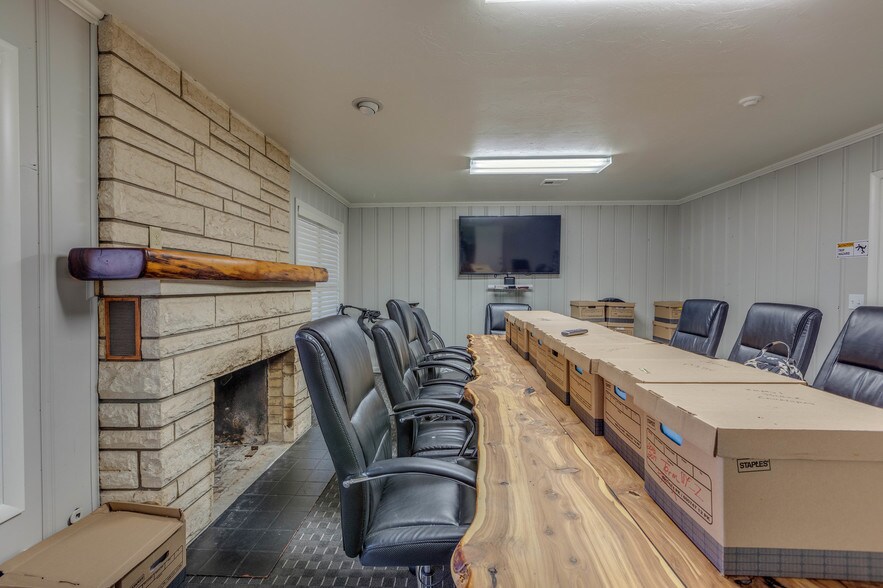 More Photos Of 1035 S Berry Rd, Norman Office For Sale