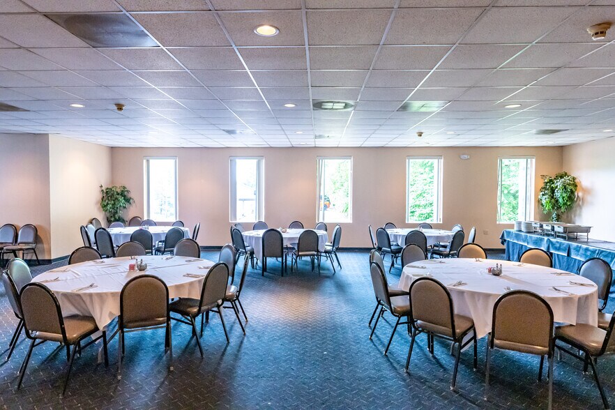 More Photos Of 1617 Banksville Rd, Pittsburgh Restaurant For Lease