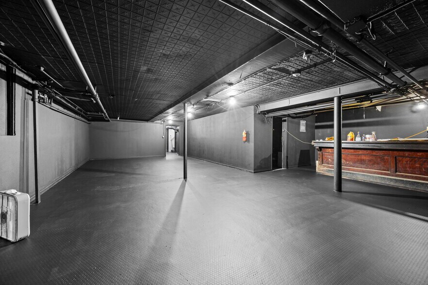 More Photos Of 1533 University Ave W, Saint Paul General Retail For Sale