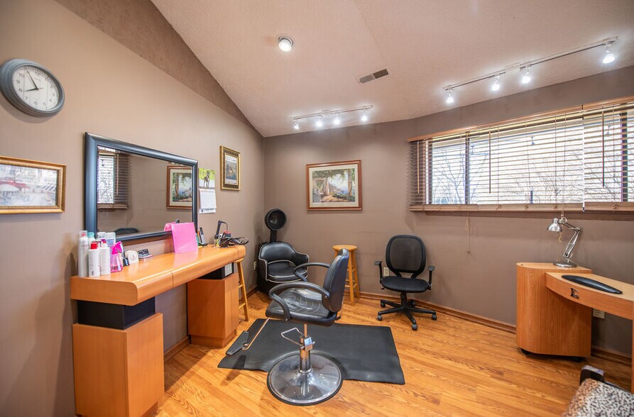 More Photos Of 411 W Canal St, Malvern General Retail For Sale