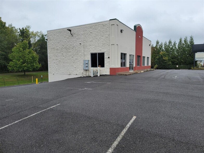 More Photos Of 1805 Vestal Pky E, Vestal Township Freestanding For Lease