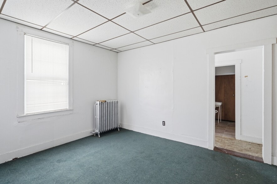More Photos Of 14811 Broadway Ave, Frostburg Bar For Sale
