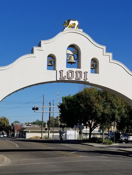 More Photos Of 1811-1813 W Kettleman Ln, Lodi Land For Sale