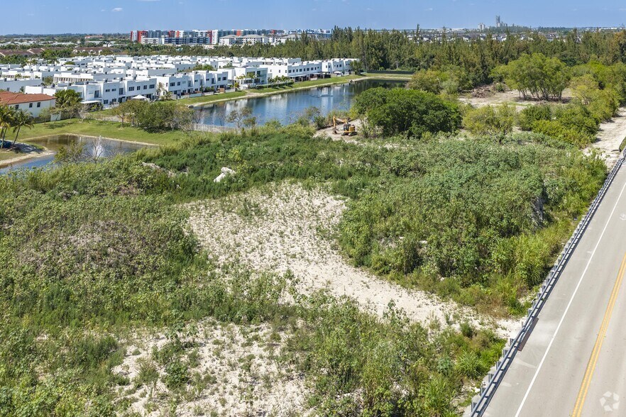Primary Photo Of 7150 NW 102nd Ave, Doral Storefront Retail Office For Sale