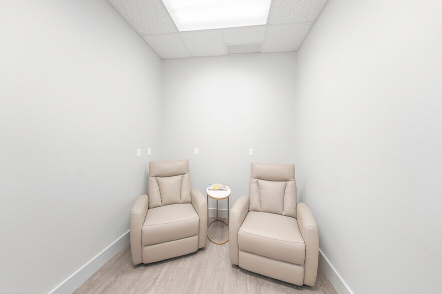 More Photos Of 1205-1350 Plaza Blvd, Central Point Freestanding For Lease