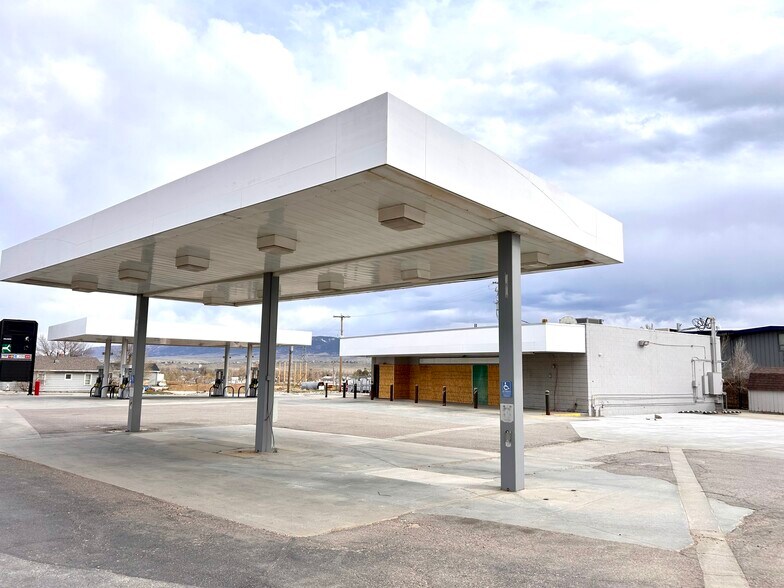 More Photos Of 4603 W Yellowstone Hwy, Mills General Retail For Sale