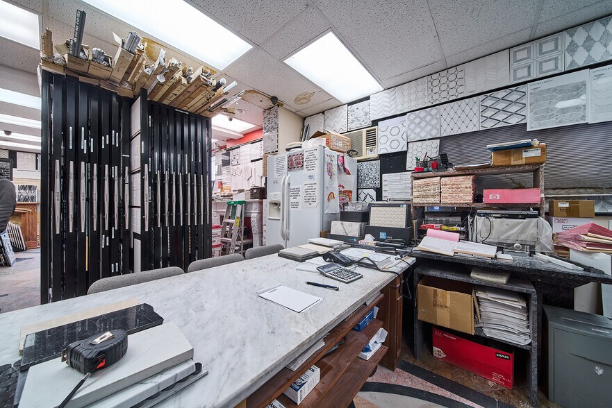 More Photos Of 2100 Jericho Tpke, Garden City Park Warehouse For Lease