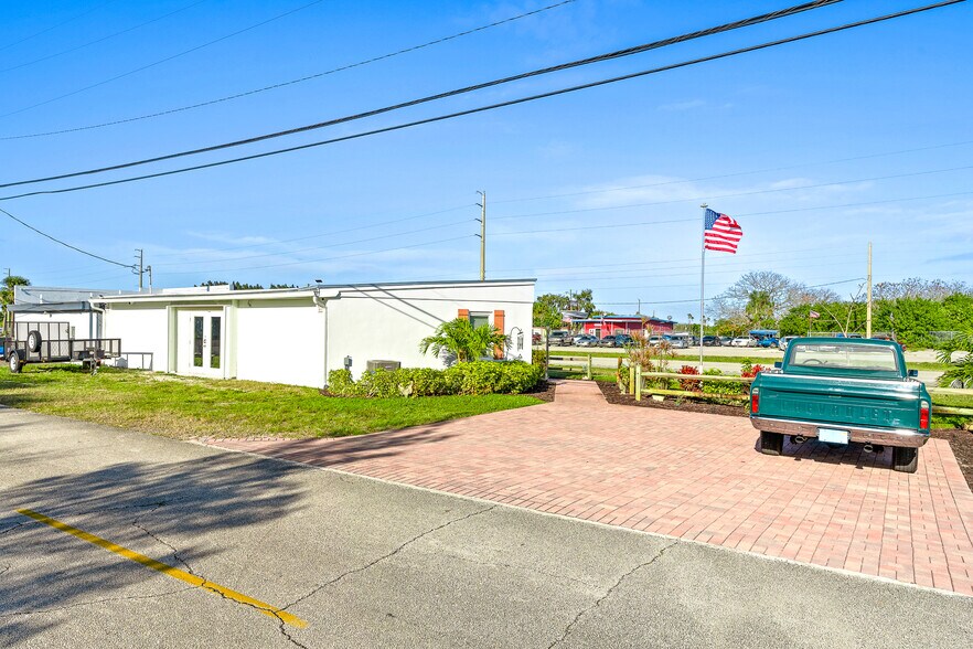 More Photos Of 2997 N Us Highway 1, Fort Pierce Light Manufacturing For Lease