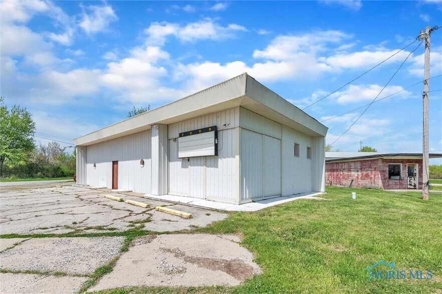 More Photos Of 11407 Corduroy Rd, Curtice Storefront For Sale