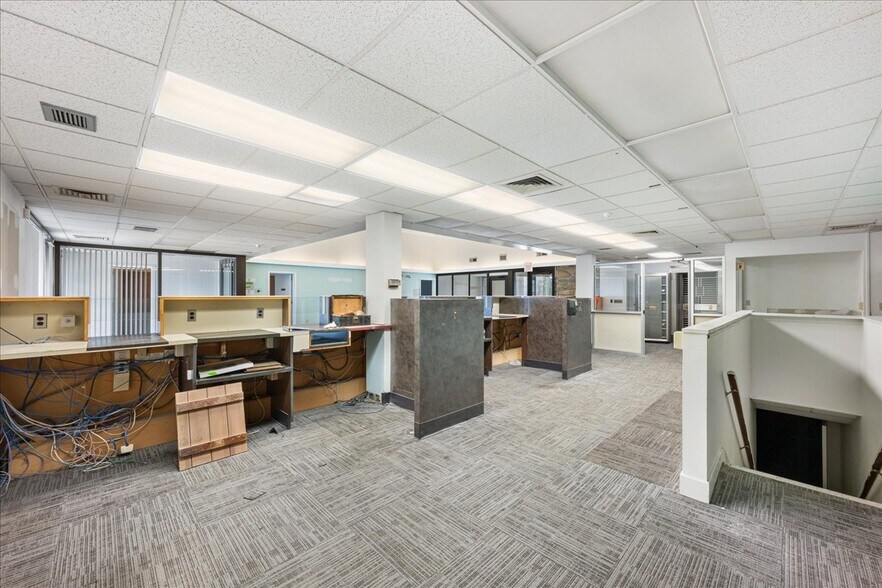 More Photos Of 43 Pennsylvania Ave, Niantic Bank For Lease