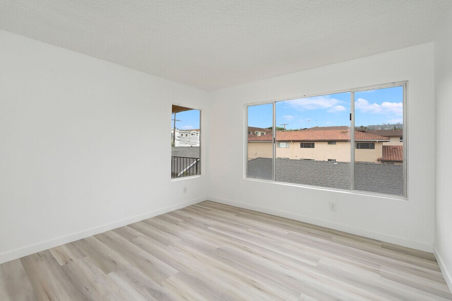 More Photos Of 935 W 10th St, San Pedro Apartments For Sale