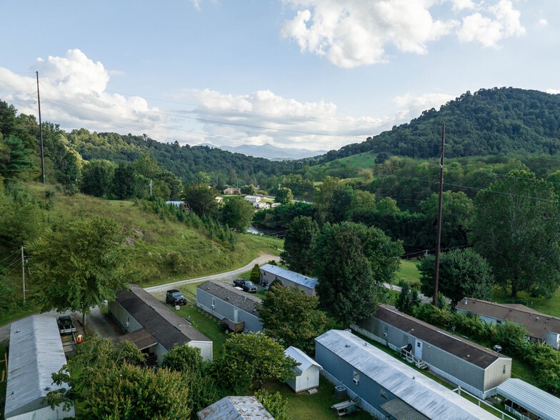 More Photos Of 371 Riverview Dr, Waynesville Manufactured Housing Mobile Home Park For Sale