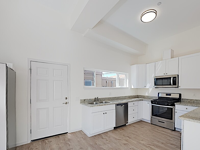 More Photos Of 2065-2081 15th Avenue, Sacramento Apartments For Sale