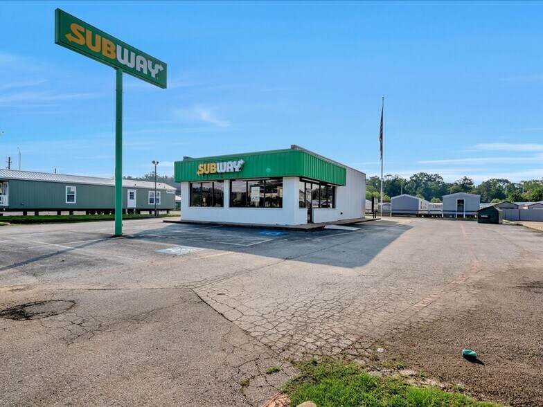 Primary Photo Of 3415 South St, Nacogdoches Fast Food For Sale