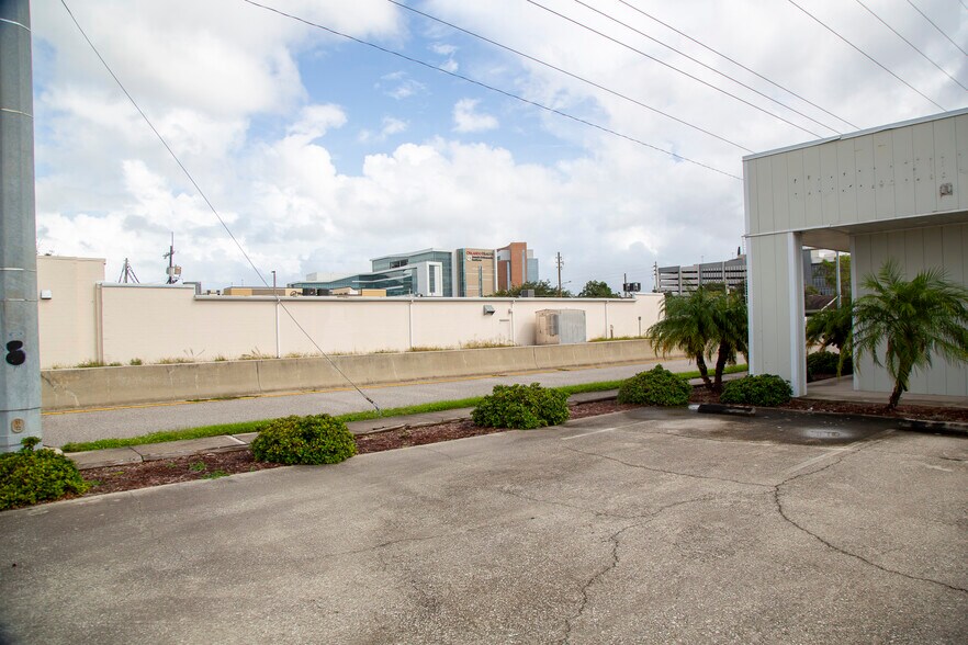 More Photos Of 1110 Sligh Blvd, Orlando Warehouse For Lease