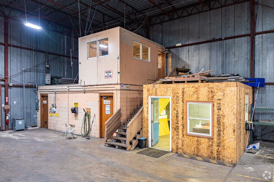 More Photos Of 1625 E Duane Blvd, Kankakee Manufacturing For Lease