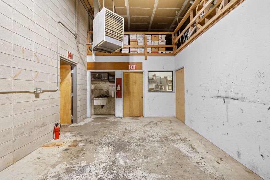 More Photos Of 744 S Grape St, Medford Industrial For Sale