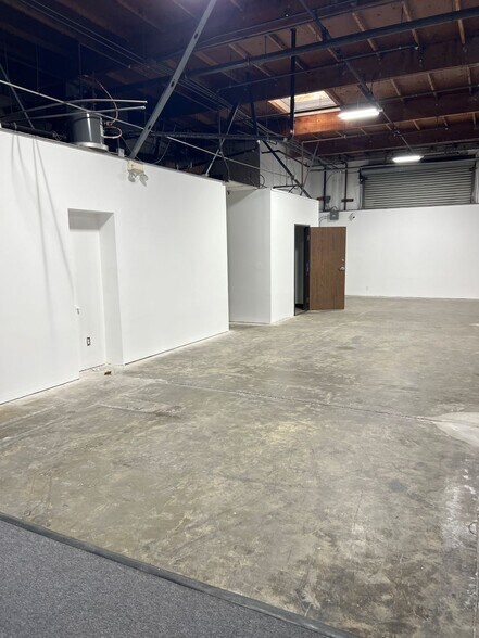 More Photos Of 1813 E Dyer Rd, Santa Ana Light Manufacturing For Lease