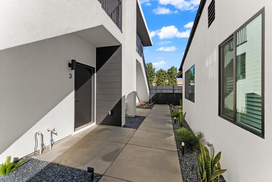 More Photos Of 4286 Samoset Ave, San Diego Multifamily For Sale