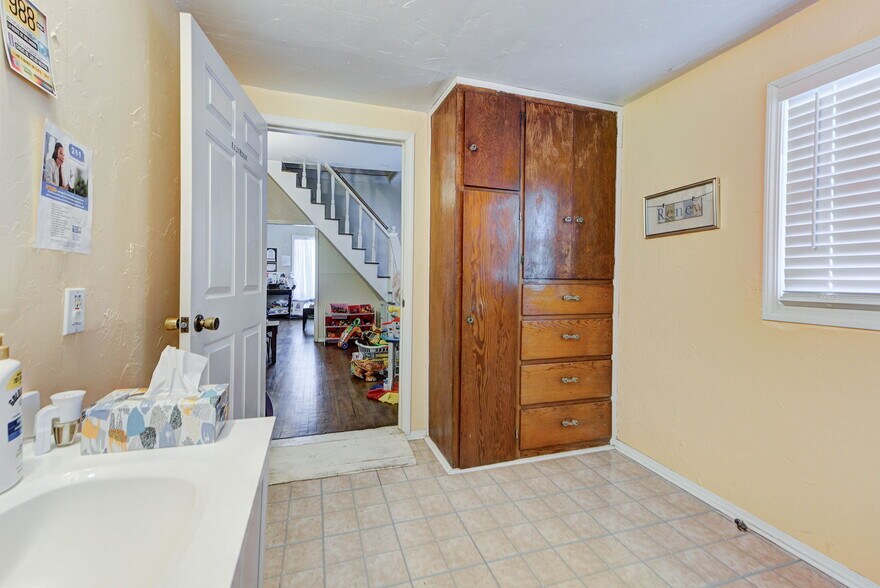 More Photos Of , El Reno Office For Sale