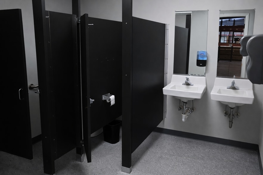 More Photos Of 114 S State St, Haw River Manufacturing For Sale