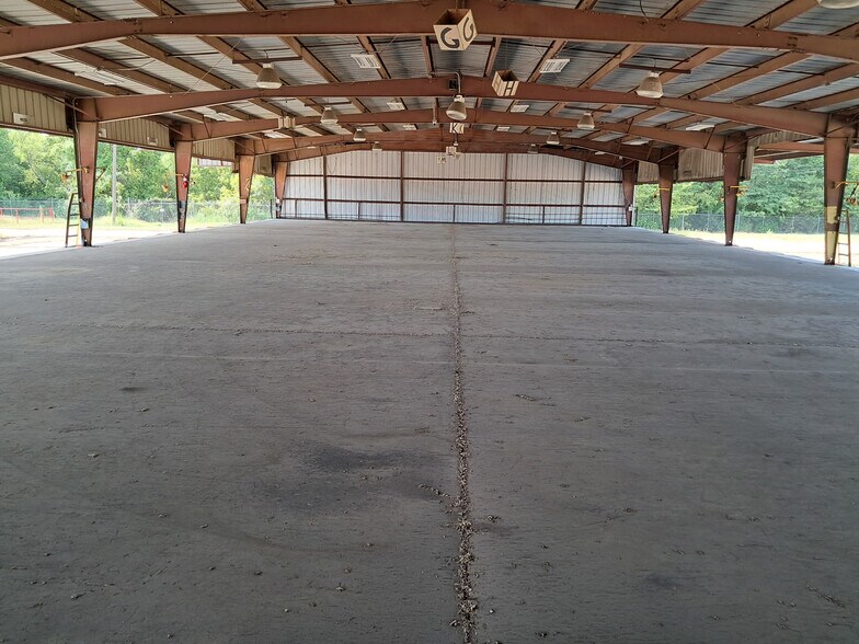 More Photos Of 1651 Kerr Dr, Jackson Unknown For Lease