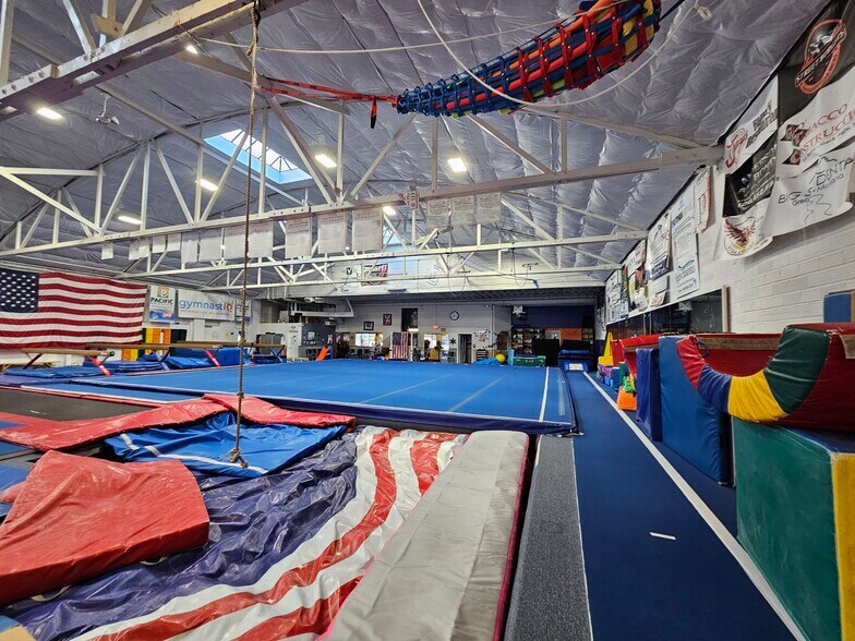 More Photos Of 815 N 1st Ave, Great Falls Auto Dealership For Lease