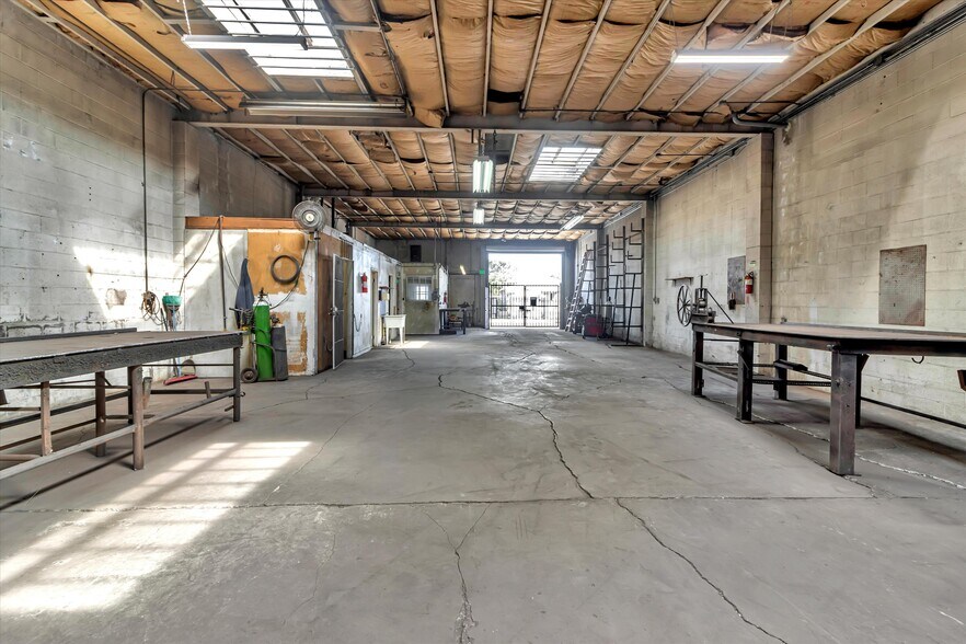 More Photos Of 954 86th Ave, Oakland Manufacturing For Lease
