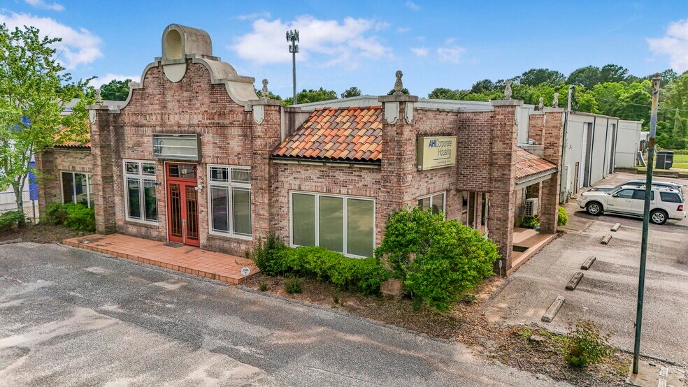 More Photos Of 1250 W I-65 Service Rd S, Mobile Warehouse For Sale