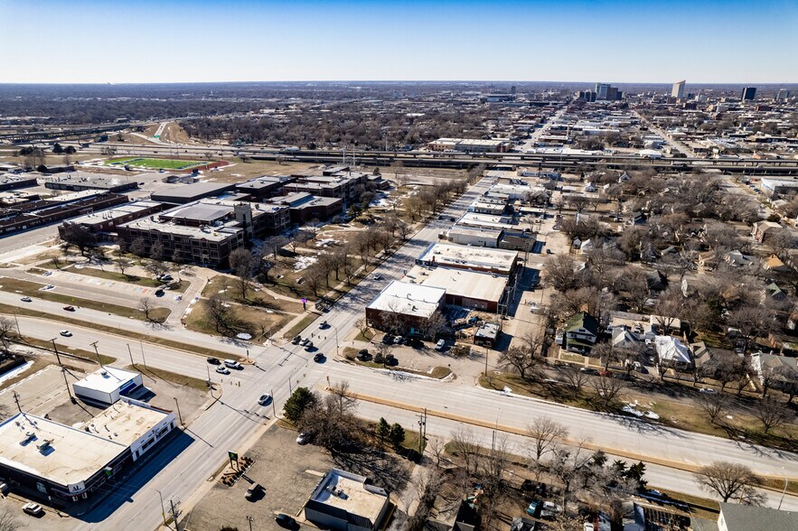 More Photos Of 2320-2330 E Douglas Ave, Wichita Restaurant For Lease