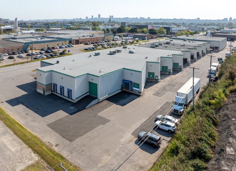 More Photos Of 625-669 Av Godin, Québec Warehouse For Lease