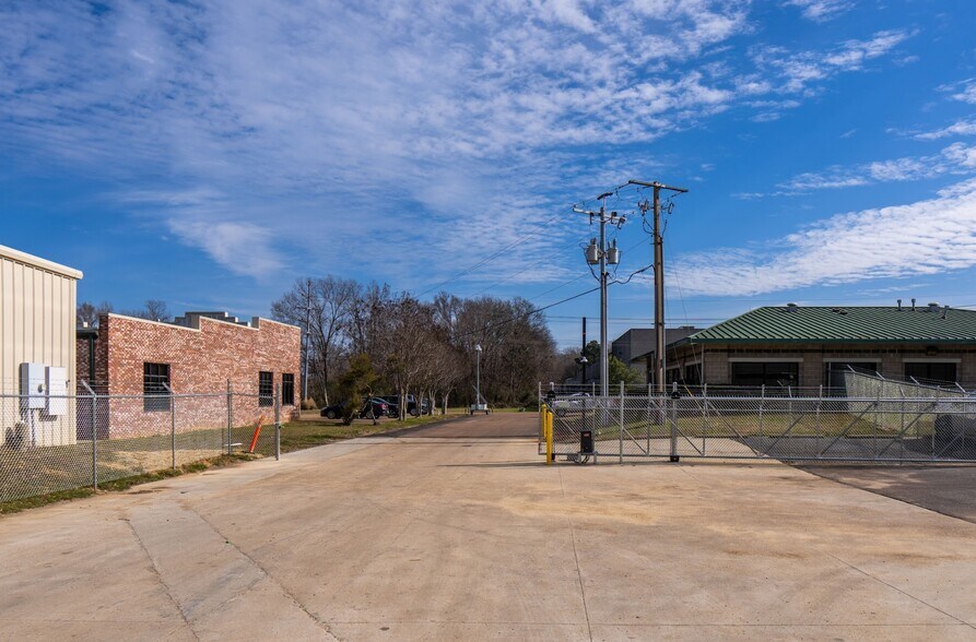 More Photos Of 135 Industrial Dr N, Madison Warehouse For Sale