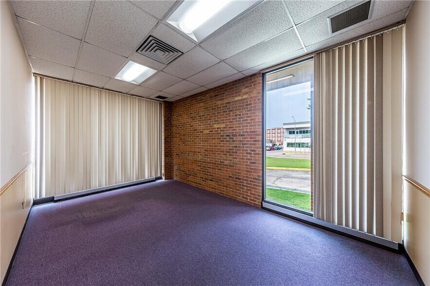 More Photos Of 315 S 6th St, Saint Joseph Sports And Entertainment For Lease