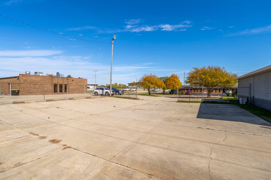 More Photos Of 3085 N Kandy Ln, Decatur Office For Lease