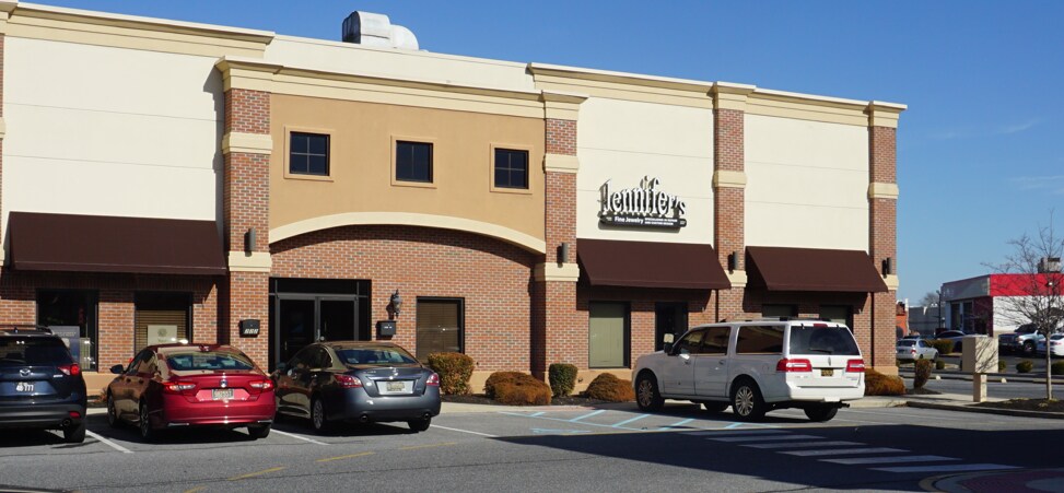 More Photos Of 222 S Dupont Hwy, Dover Storefront Retail Office For Lease