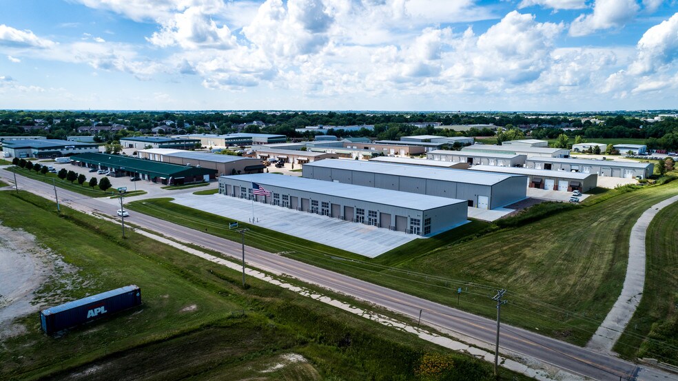 More Photos Of 2040 SW 5th St, Lincoln Distribution For Lease