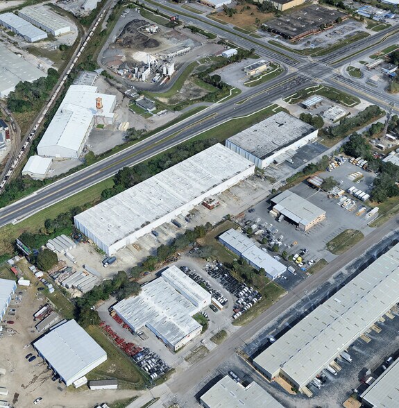 More Photos Of 5500 E Giddens Ave, Tampa Warehouse For Lease